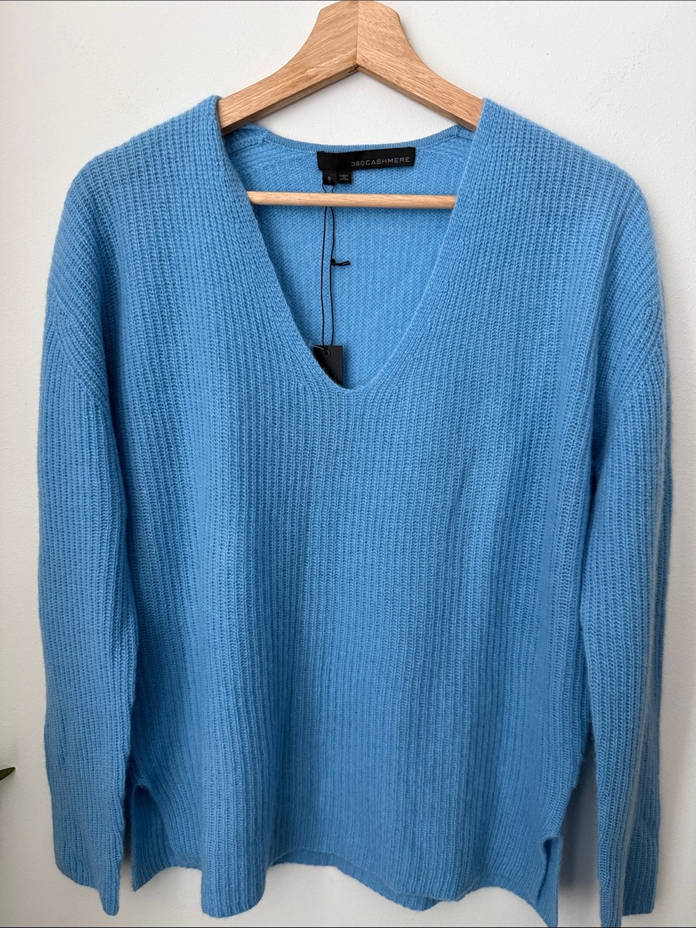360 Cashmere Relax Sky Blue V-Neck Ribbed Cashmere Sweater Size S NWT